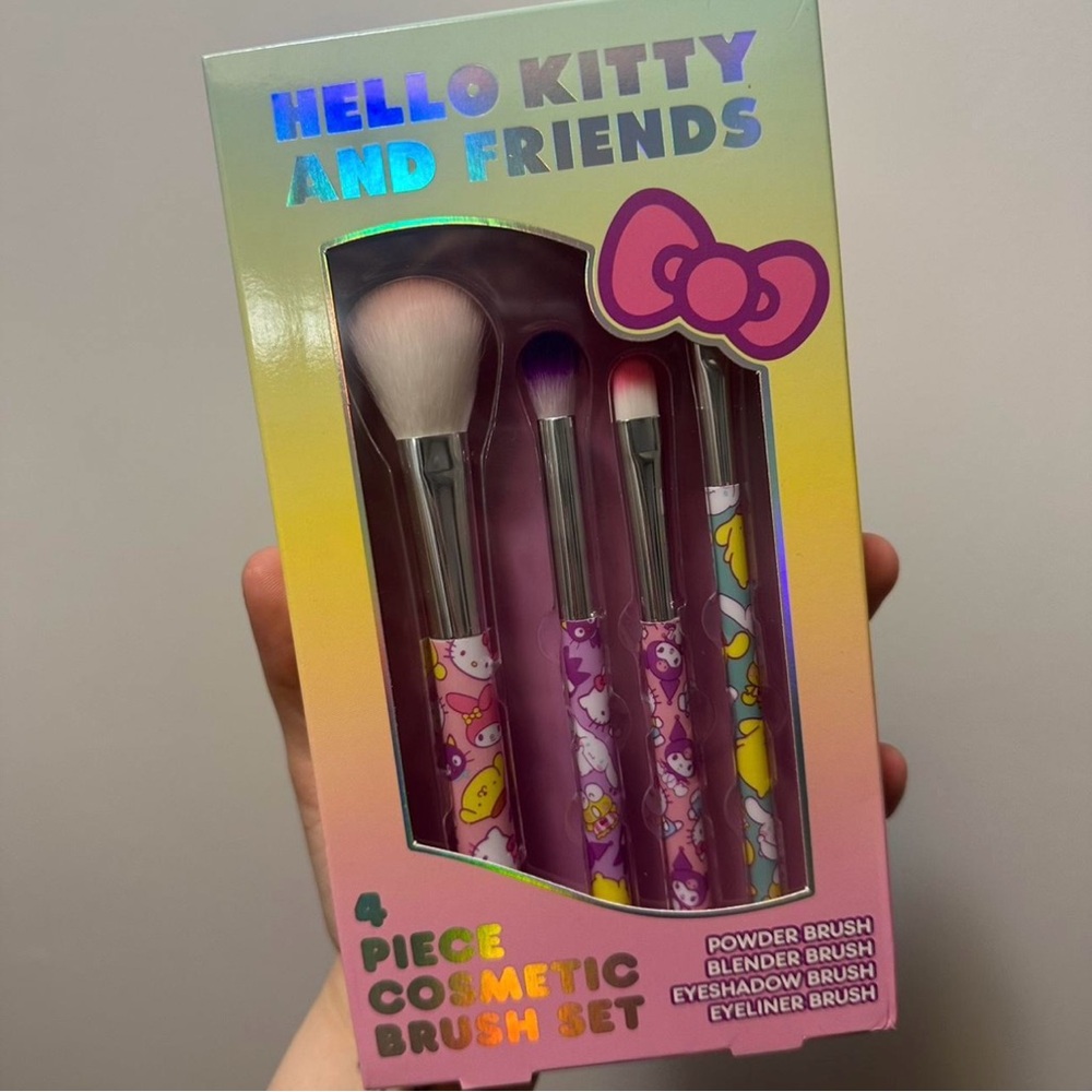 Hello Kitty 4-Piece Cosmetic Brush Set